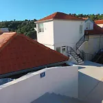 Jo *